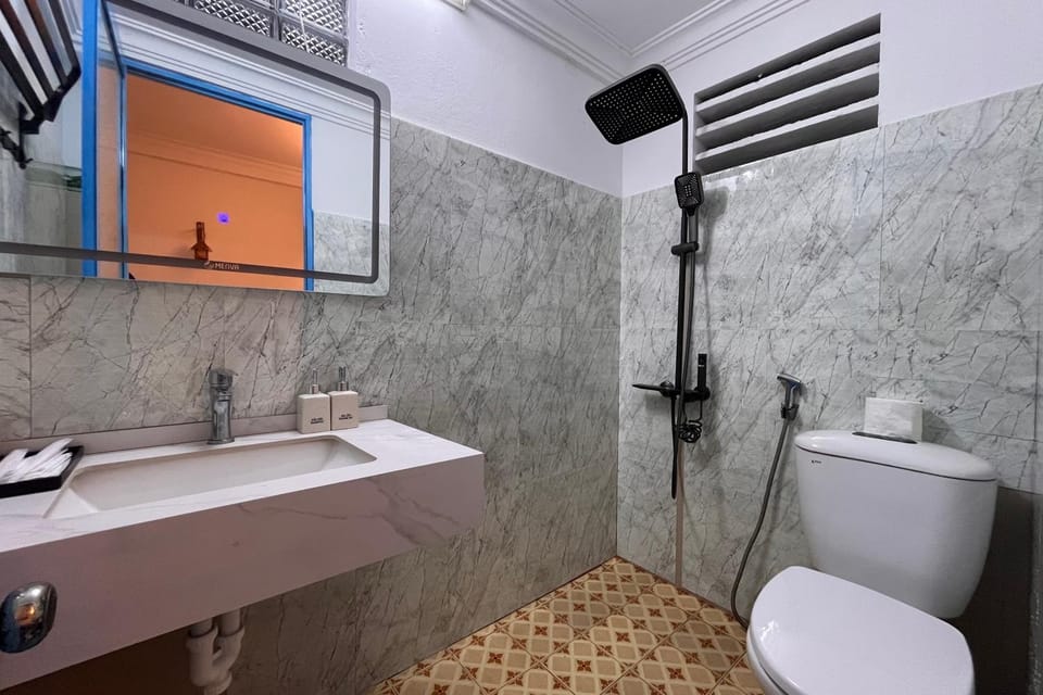 Toilet, Bathroom, towels