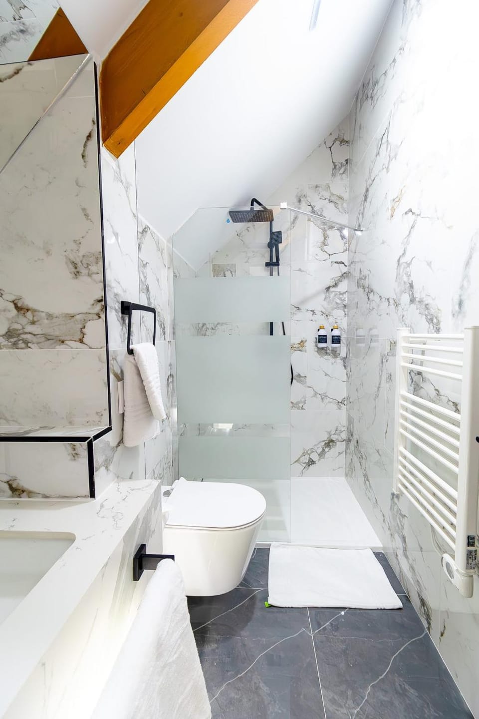 Shower, Toilet, Bathroom, towels