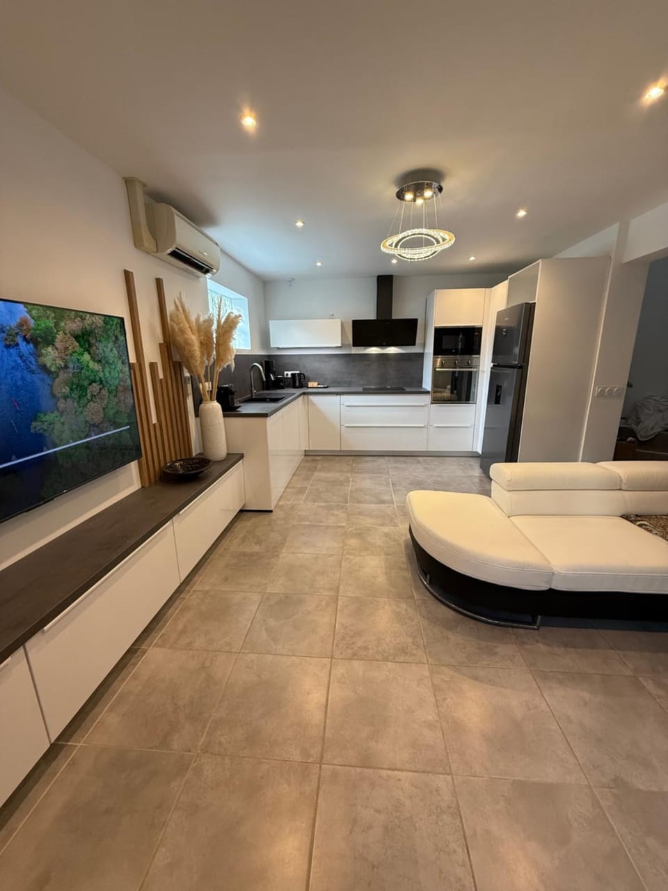 Villa LEOVI Superbe logement 3 pieces - 7 personnes, à 100m plage la Faviere Apartment in Bormes-les-Mimosas