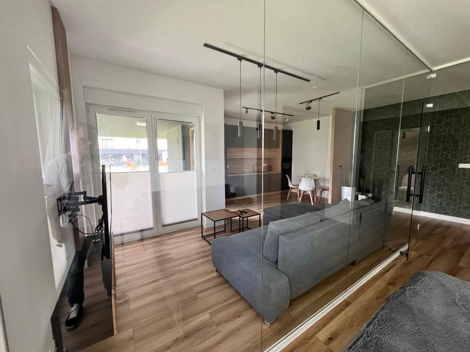 TV and multimedia, Kitchen or kitchenette, Living room, Seating area, Dining area