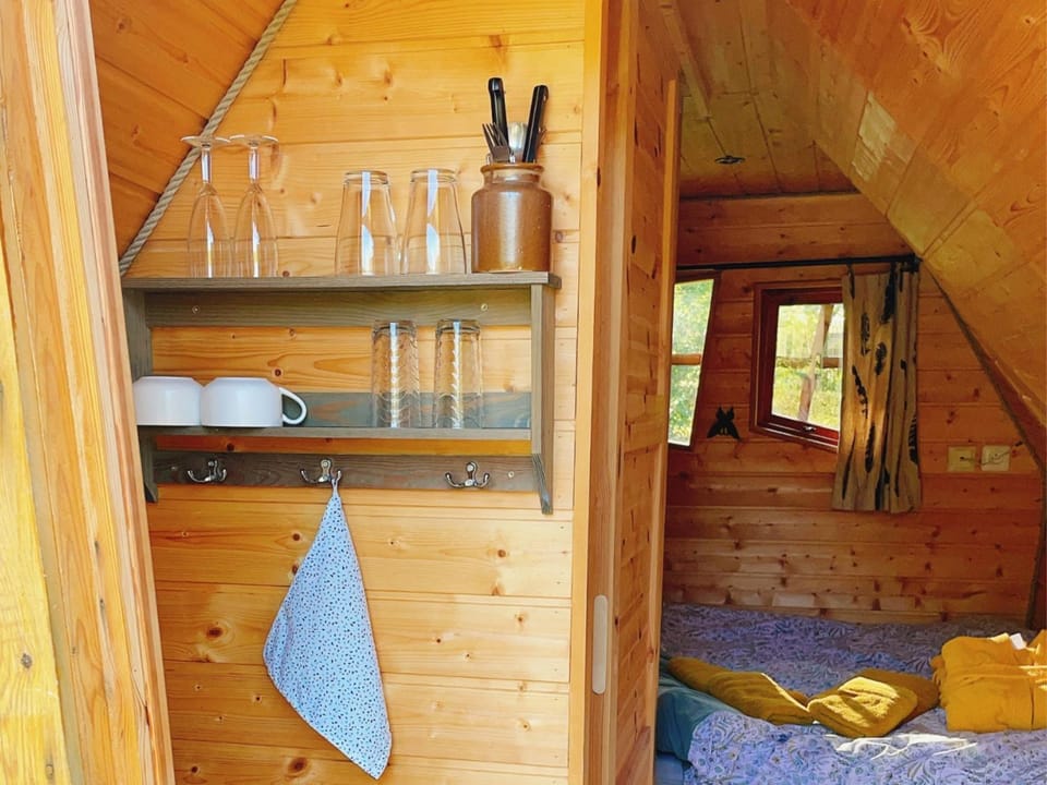 Cabane insolite, Mobil home Gîte, Chalet - Canal Nantes à Brest 40 minutes Nantes et Saint-Nazaire Campground/ 
RV Resort in Brittany