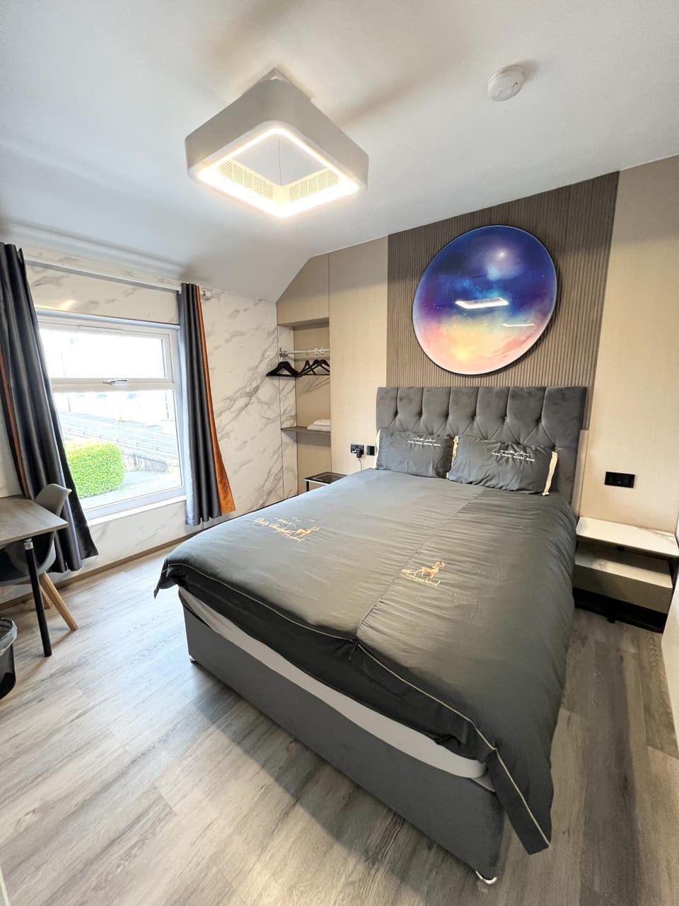 Bed, Photo of the whole room, Bedroom