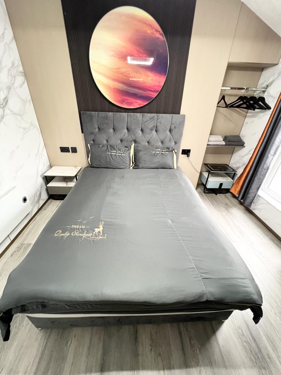 Bed, Photo of the whole room, Bedroom