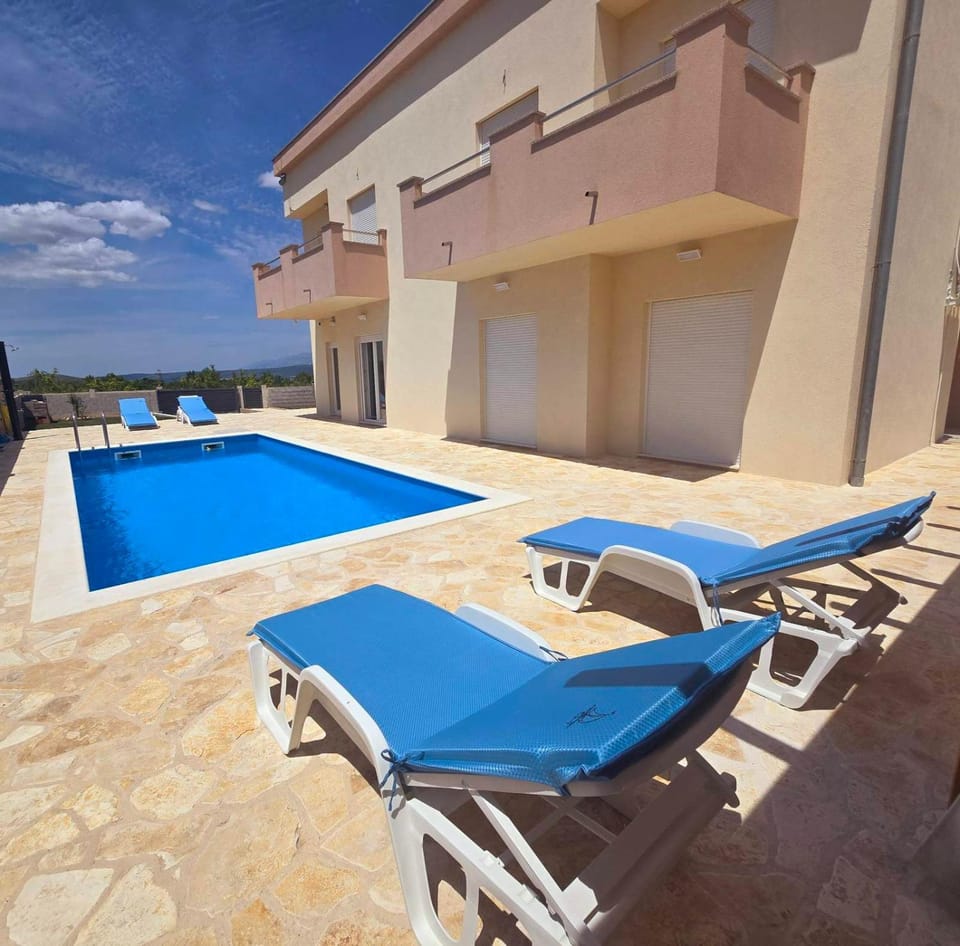 Swimming pool, sunbed