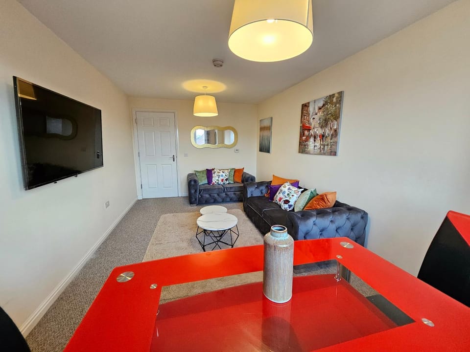 Bed, TV and multimedia, Living room, Seating area, Dining area