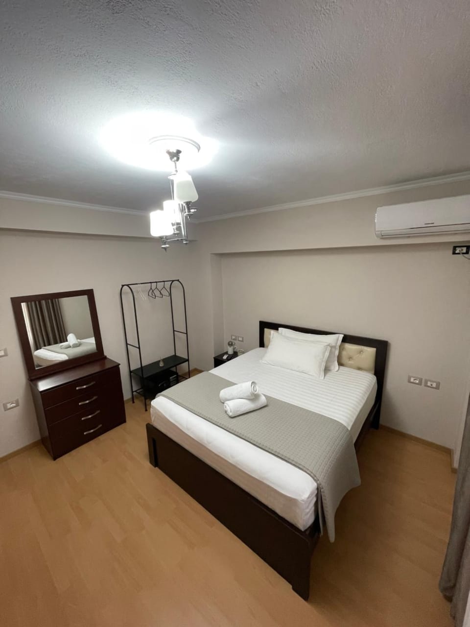 Photo of the whole room, Bedroom, wardrobe, air conditioner