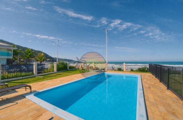 Triplex Beira Mar com piscina - Próximo a comércio em geral Apartment in Porto Belo