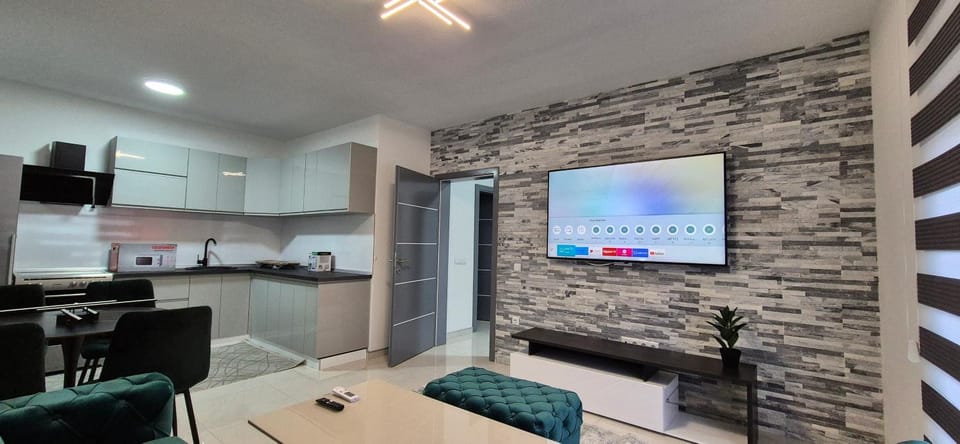 Communal lounge/ TV room, TV and multimedia, Living room, Seating area, Evening entertainment
