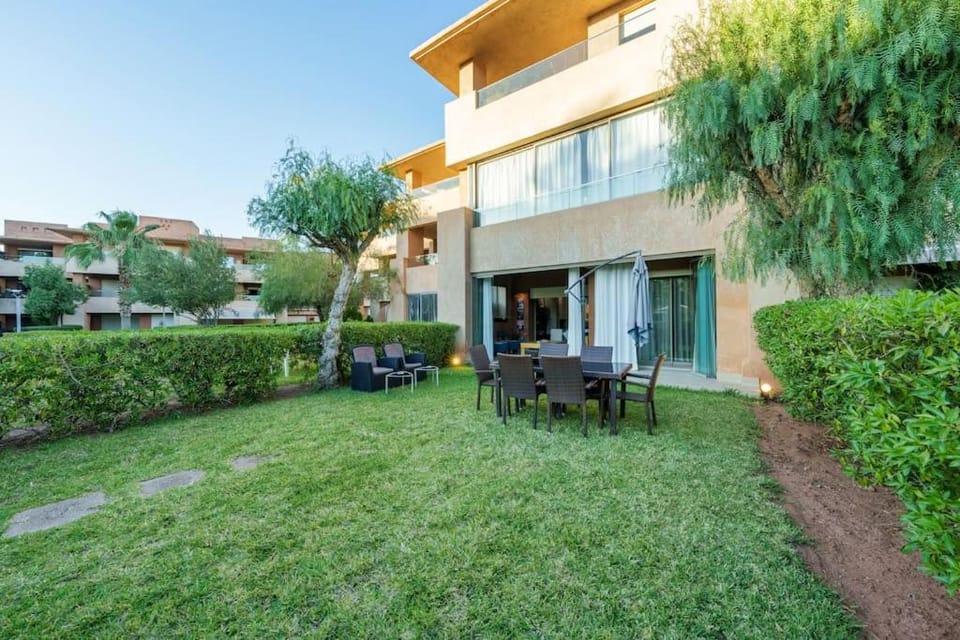 Property building, Patio, Day, Garden, Garden view