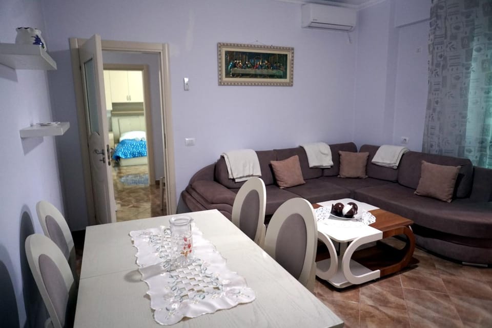 Bed, Living room, Photo of the whole room, Seating area, Dining area, Bedroom, air conditioner