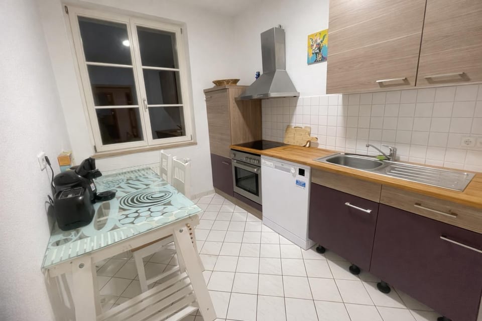 Stötteritz Holiday Apartment - 3 Rooms - 6 People - 5 beds - Balcony - Great public transport 11 minutes to the city Apartment in Leipzig