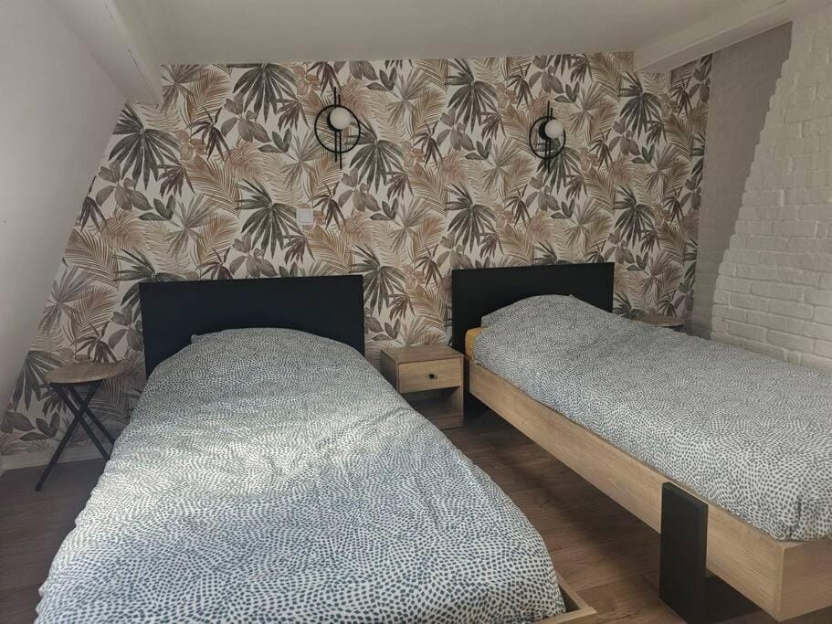 Bed, Photo of the whole room, Bedroom