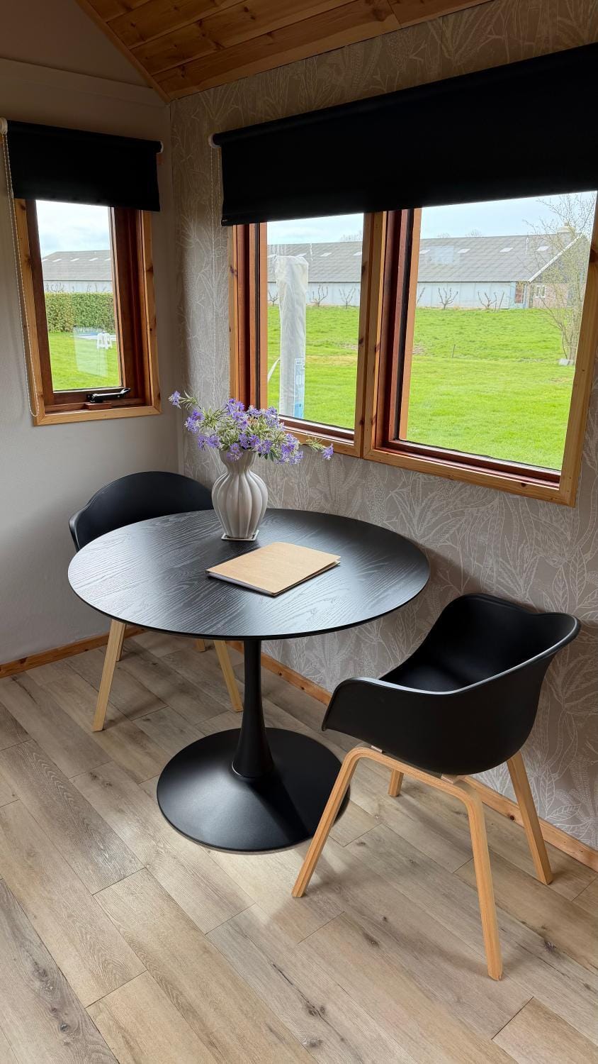 View (from property/room), Dining area, Garden view