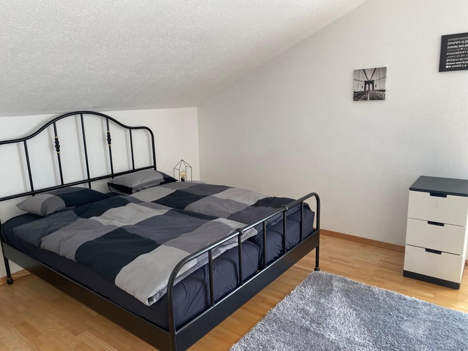 Photo of the whole room, Bedroom