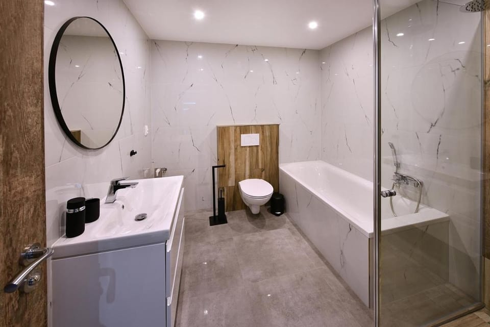 Shower, Toilet, Bathroom, Bath
