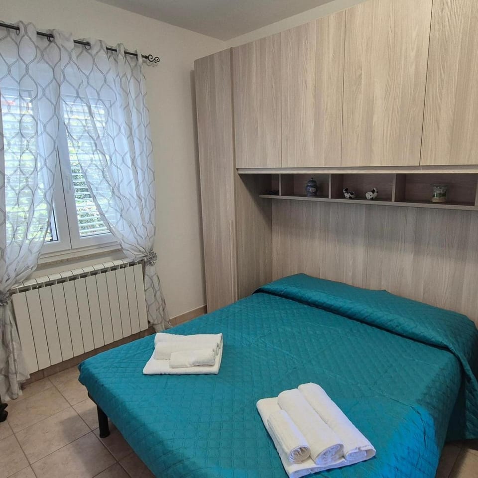 Bed, Photo of the whole room, Bedroom, internet, towels
