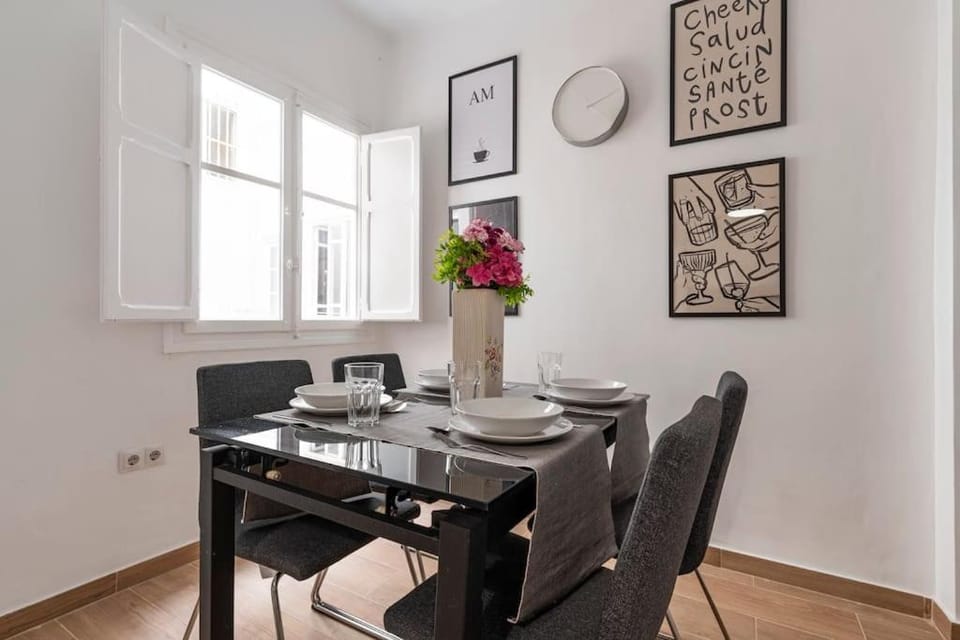 Living room, Seating area, Dining area