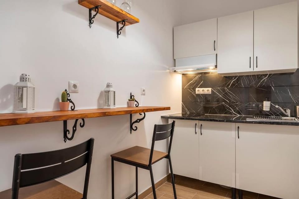 Coffee/tea facilities, Kitchen or kitchenette, Dining area, pet friendly, stove