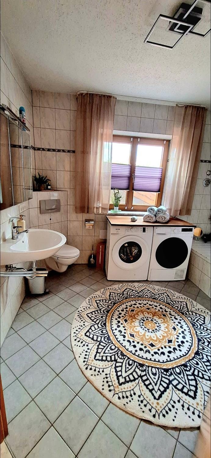 Ruhige Ferienwohnung Nussbaum mit kostenlosem Parkplatz ideal für Monteure, Geschäftsreisende, Paare & Durchreisende Apartment in Bavaria