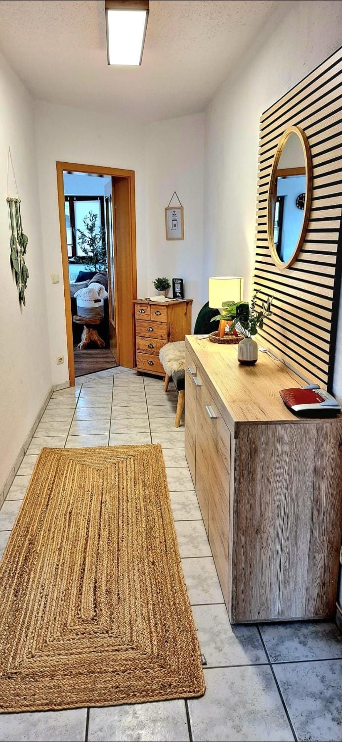 Ruhige Ferienwohnung Nussbaum mit kostenlosem Parkplatz ideal für Monteure, Geschäftsreisende, Paare & Durchreisende Apartment in Bavaria