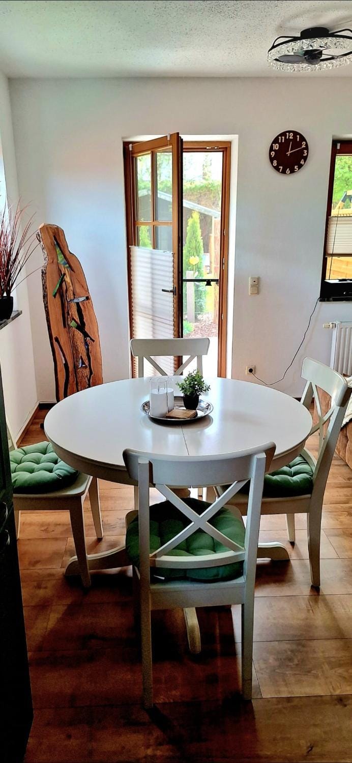 Ruhige Ferienwohnung Nussbaum mit kostenlosem Parkplatz ideal für Monteure, Geschäftsreisende, Paare & Durchreisende Apartment in Bavaria