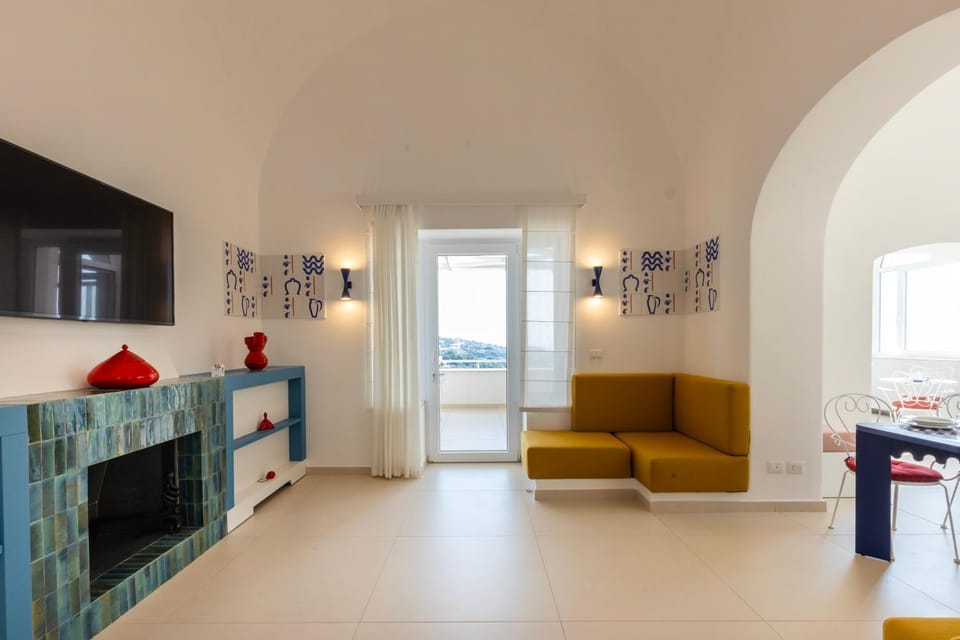 TV and multimedia, Seating area