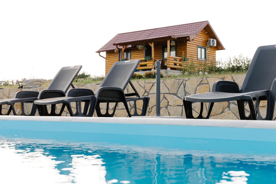 Property building, Patio, Day, Pool view, Swimming pool, sunbed