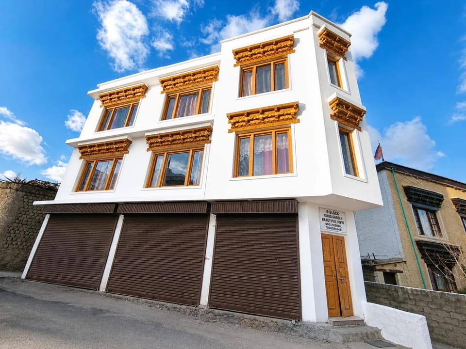 Property building, Facade/entrance