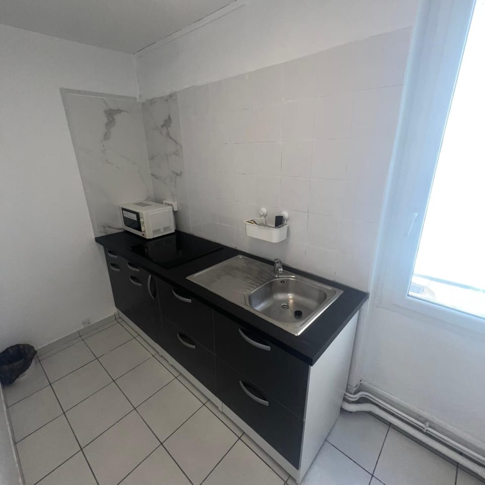 Studio avec Clim 5 min Gare St-Charles & Vieux-Port WiFi Apartment in Marseille