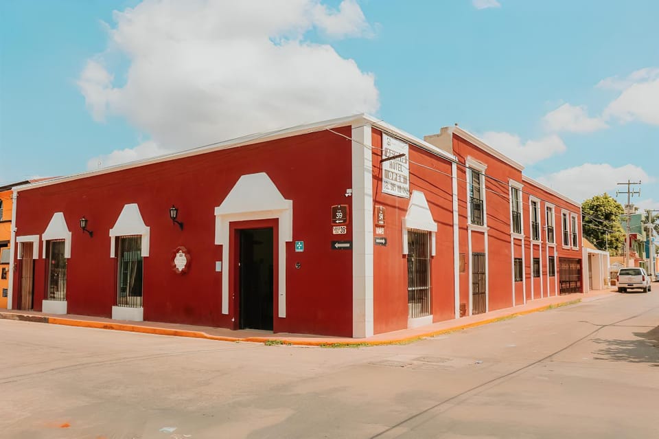 Property building, Facade/entrance, Day, Neighbourhood, Street view, Location