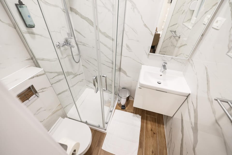 Shower, Toilet, Bathroom, bidet, towels