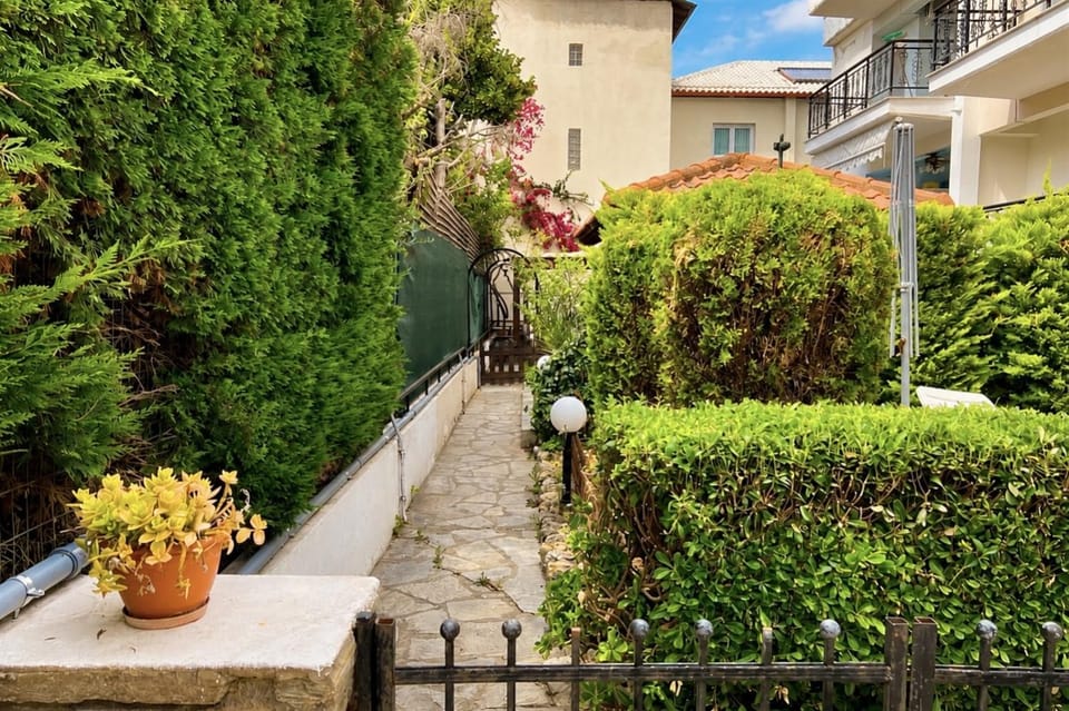 Property building, Day, Garden, Garden view