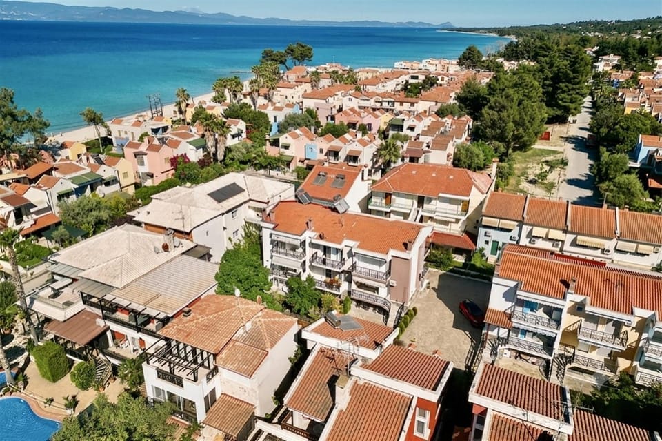 Property building, Day, Neighbourhood, Bird's eye view, Sea view, Location