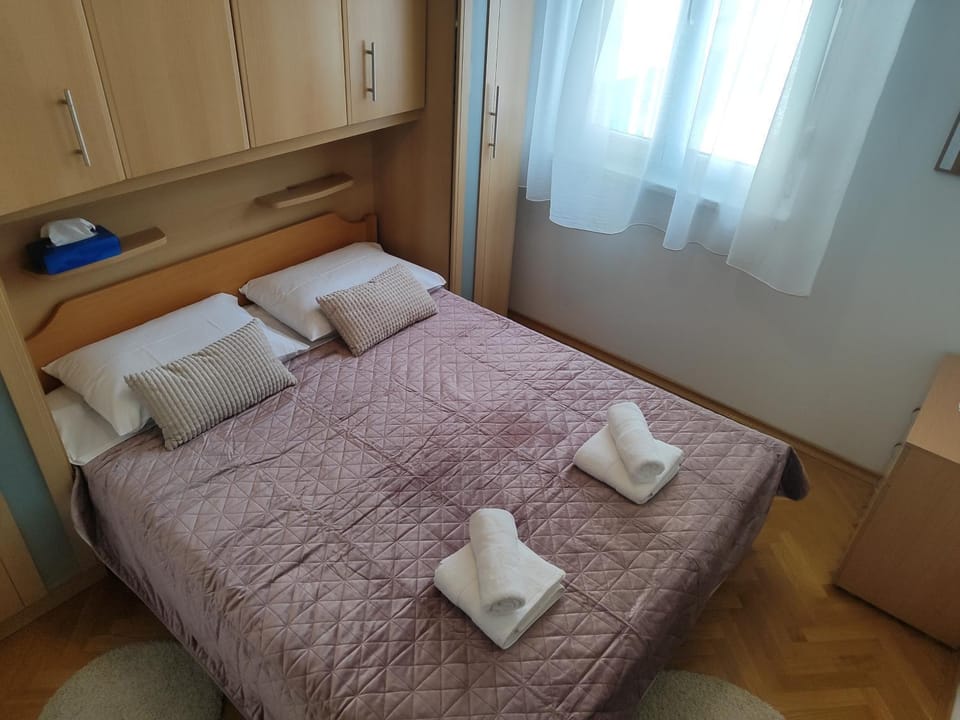 Bed, Photo of the whole room, Bedroom, towels, wardrobe