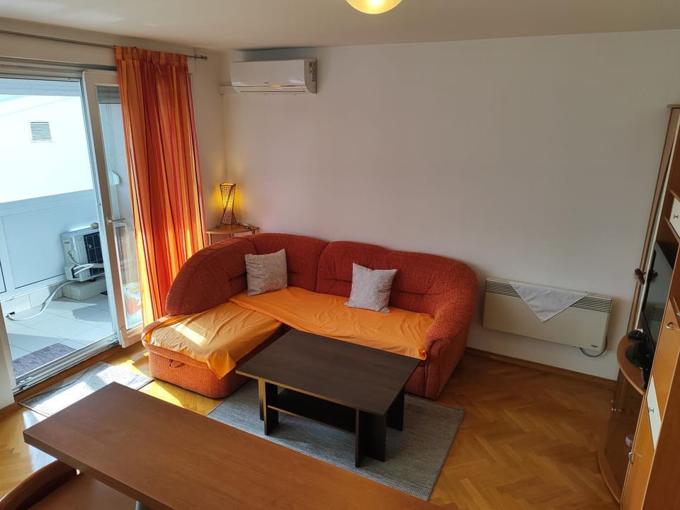 Living room, Seating area, air conditioner