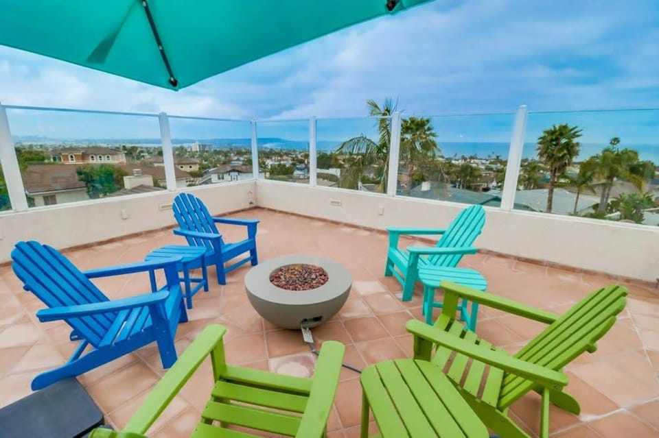 Ocean & Bay Views Pool & Hot Tub Rooftop Patio House in Pacific Beach