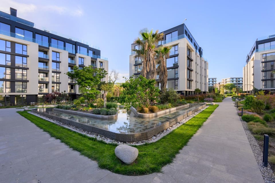 Property building, Garden