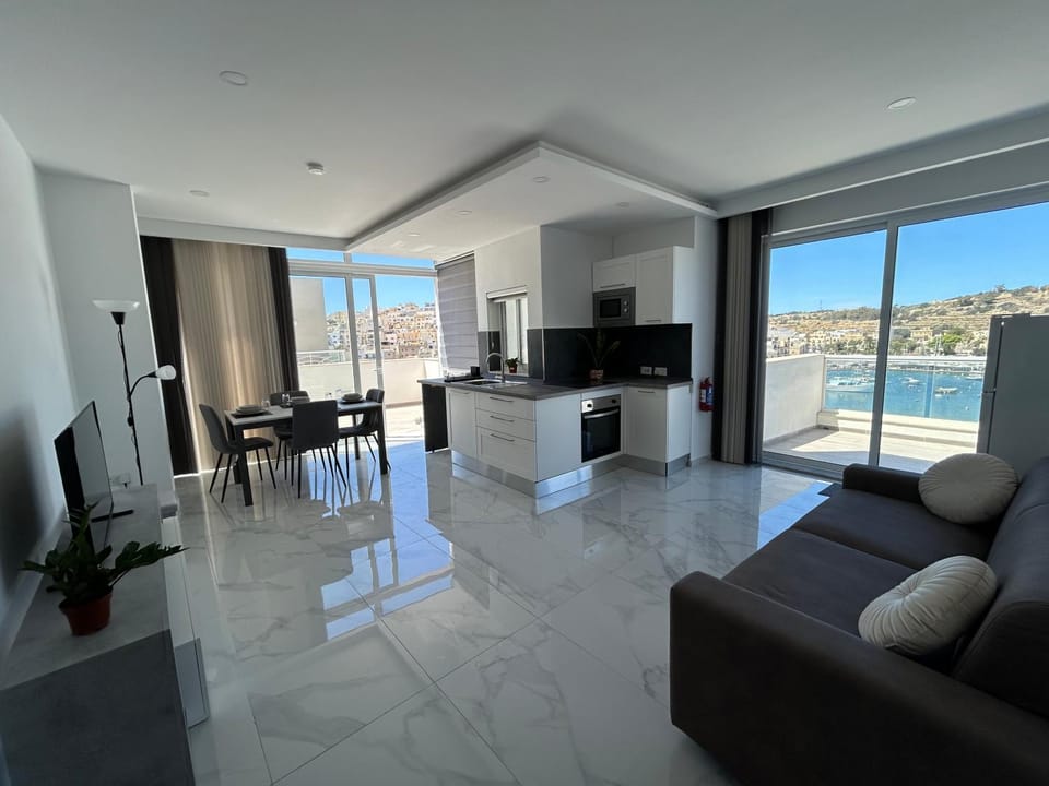 TV and multimedia, Kitchen or kitchenette, Dining area