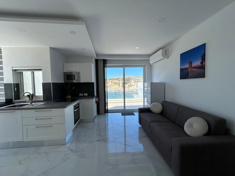 Kitchen or kitchenette, Living room