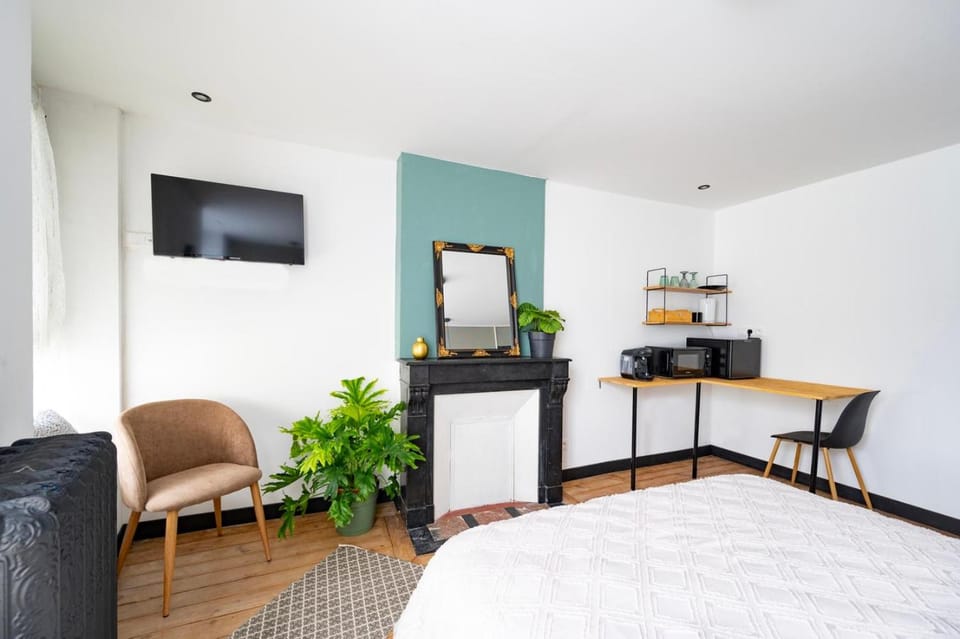 Bed, TV and multimedia, Photo of the whole room, Dining area, Bedroom, minibar
