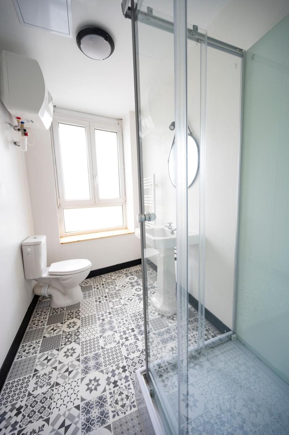 Shower, Toilet