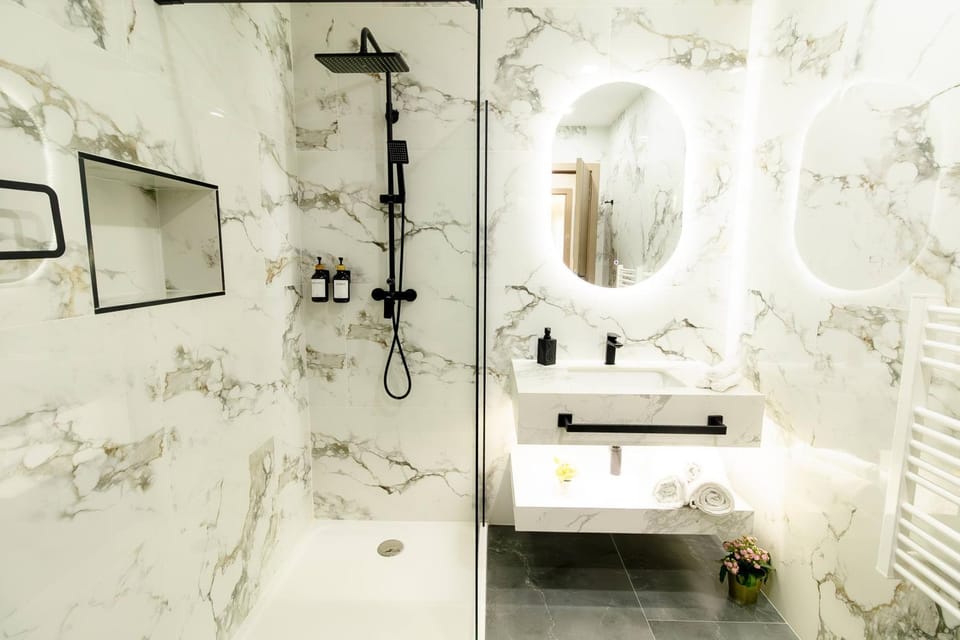 Shower, Bathroom, towels