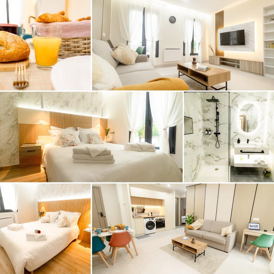 Property building, Bed, Bathroom, Living room, Photo of the whole room, Seating area, Bedroom, towels