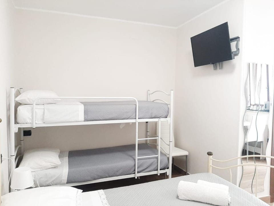 TV and multimedia, Photo of the whole room, bunk bed