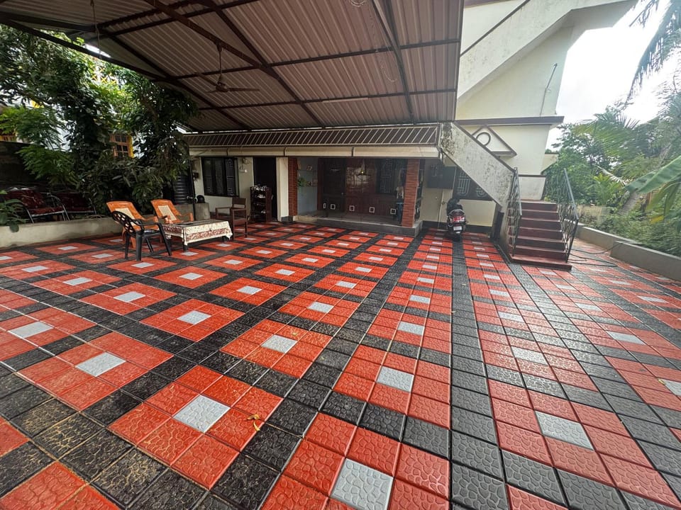 Property building, Patio, Day, Garden, Garden view
