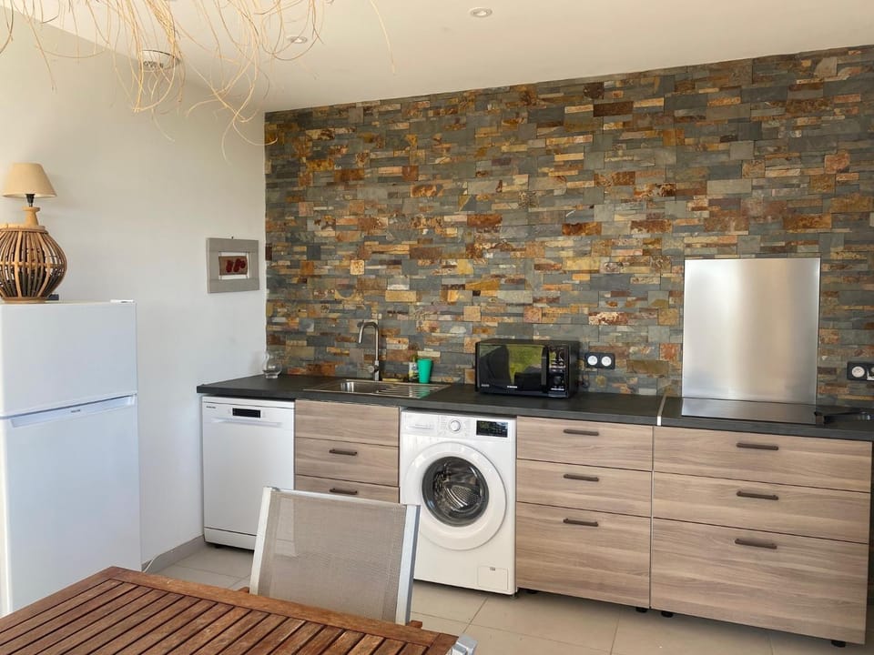 Kitchen or kitchenette, dishwasher, stove, washing machine