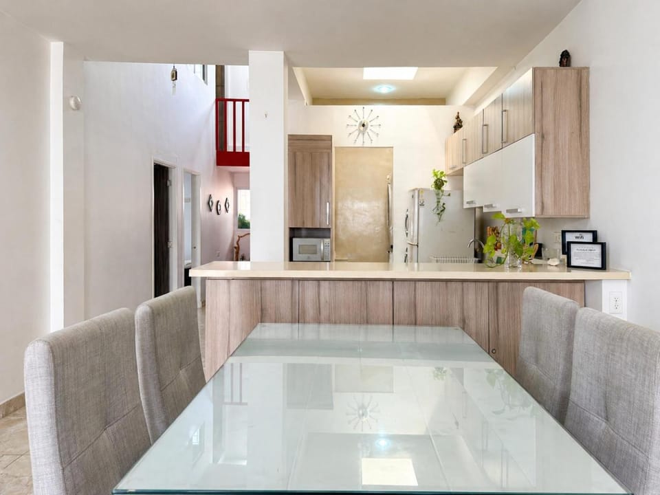 Dining area, kitchen