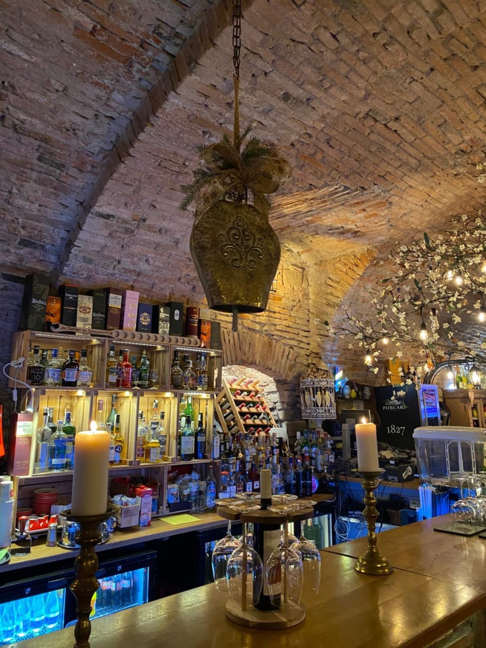 Restaurant/places to eat, Lounge or bar
