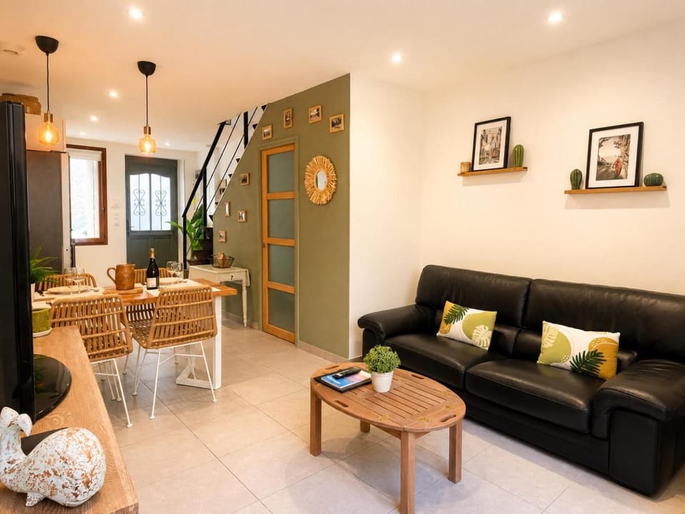 Seating area, Dining area