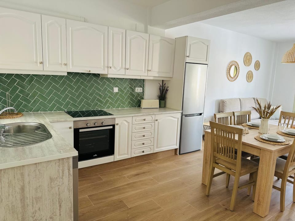 Kitchen or kitchenette, Living room, Dining area, dishwasher, minibar, oven, pet friendly, stove, toaster